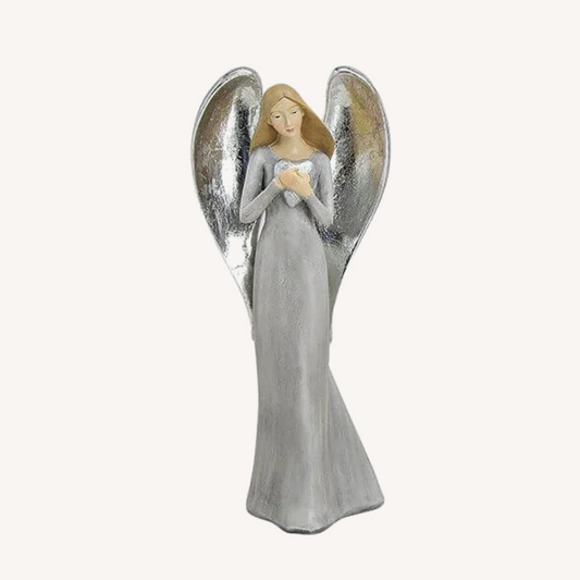 Engel mit Herz und Silberflügeln